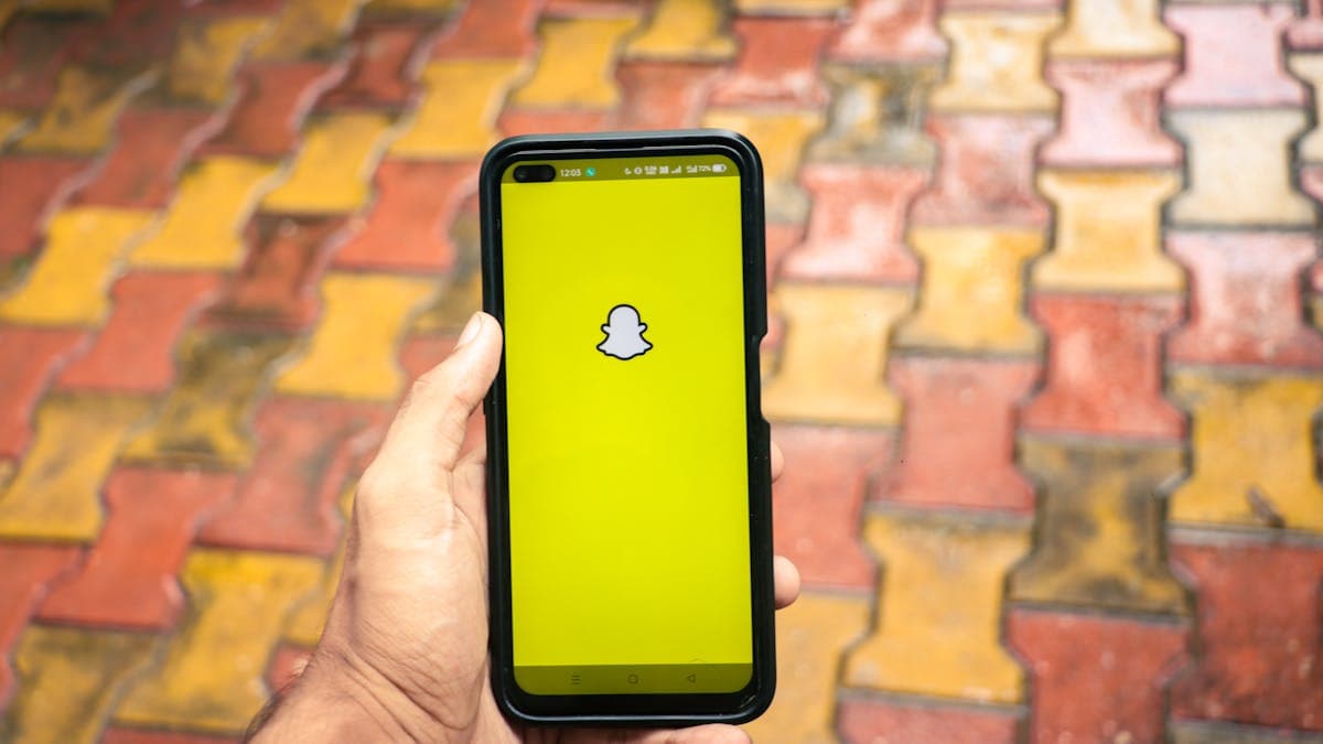how to fake location on snapchat