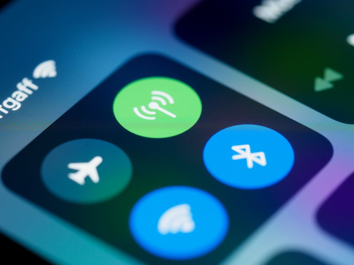 how to hide location on iphone